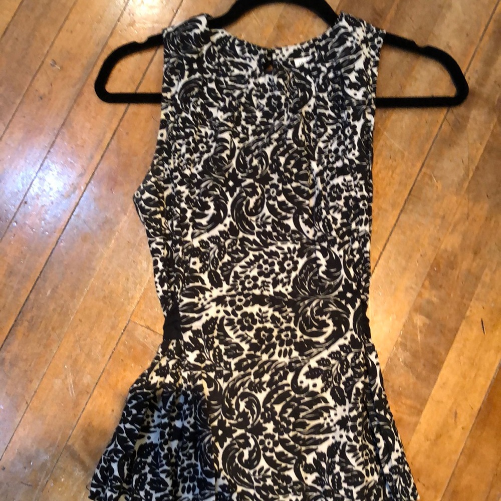 Black and white paisley sline sleeveless top